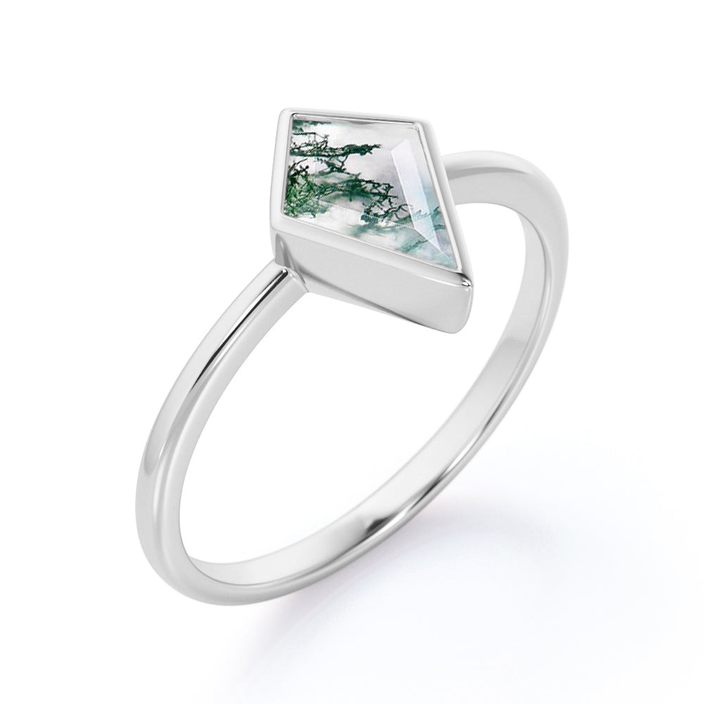 Perfect Bezel 1 carat Kite shaped Moss Green Agate solitaire engagement ring in Black gold